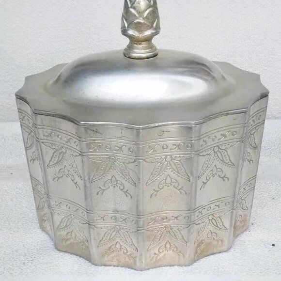 Godinger Silver Plated Etched Scalloped Pineapple Finial Lidded Trinket Box - Picture 7 of 11